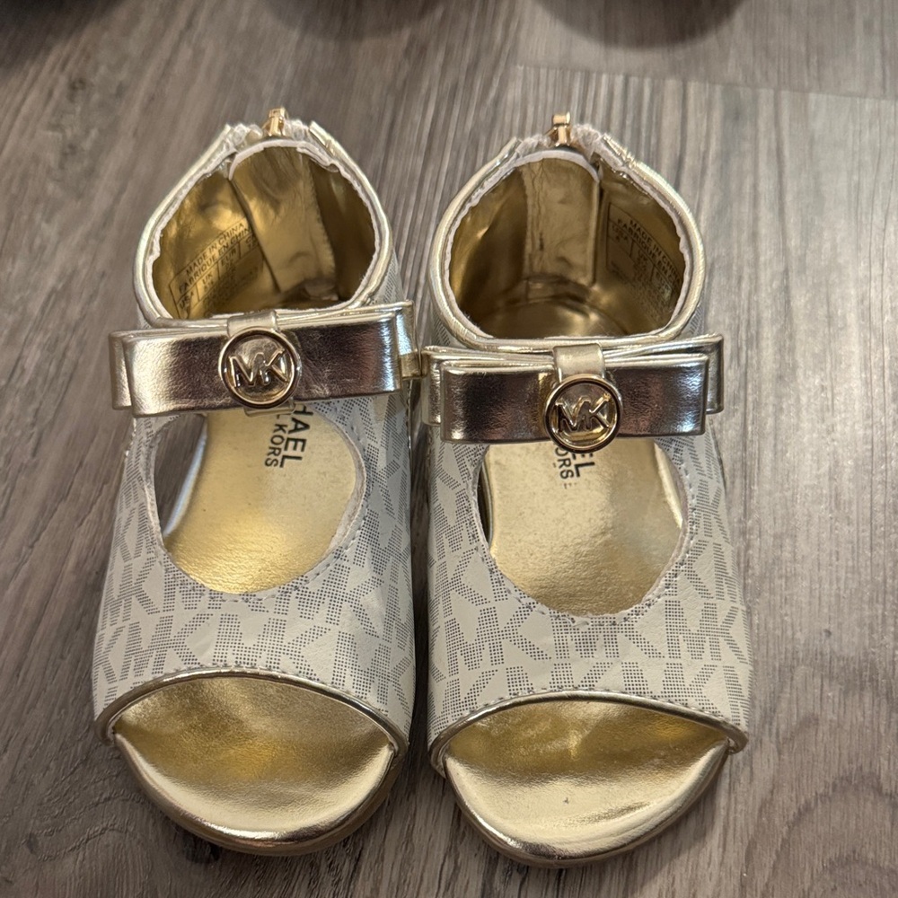 NWT Michael Kors Toddler Metallic Gold and Cream Shoes